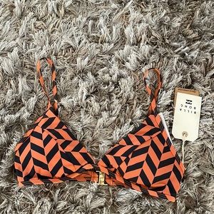 Billabong NWT Cross Step top S